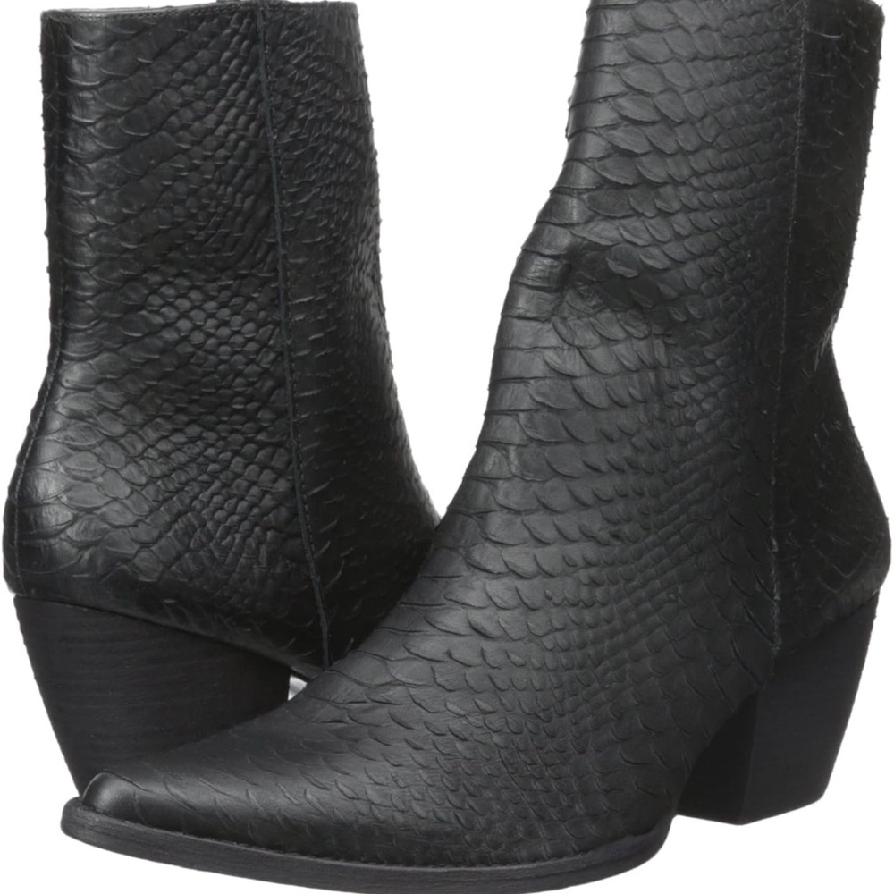 Matisse Black Textured Ankle Boots